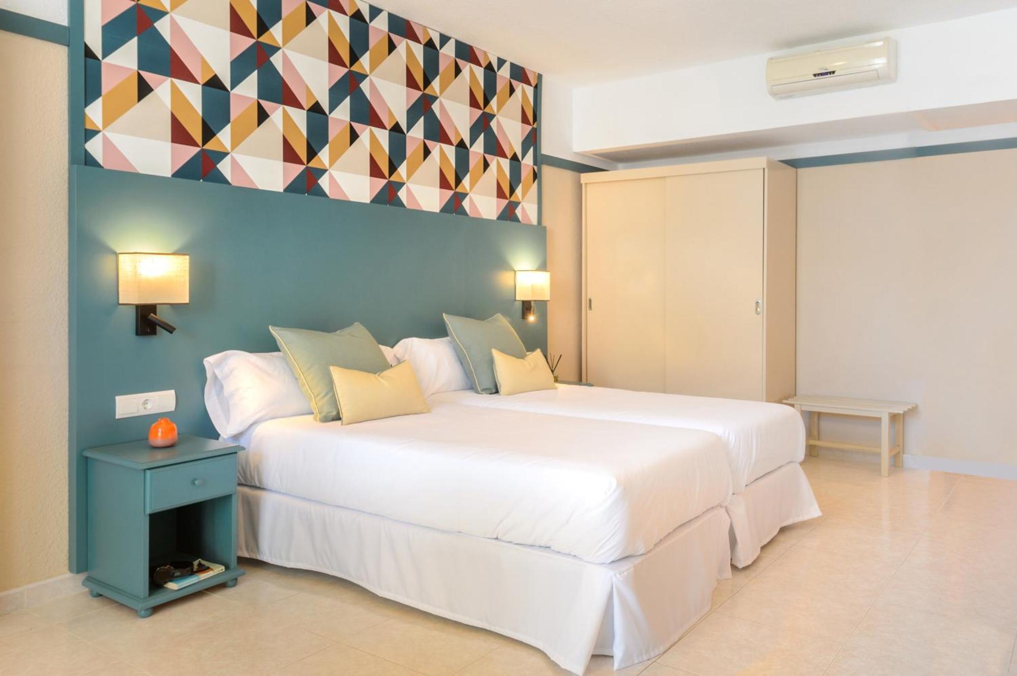Aparthotel Vibra Club Maritim Сан-Антонио-Абад Экстерьер фото