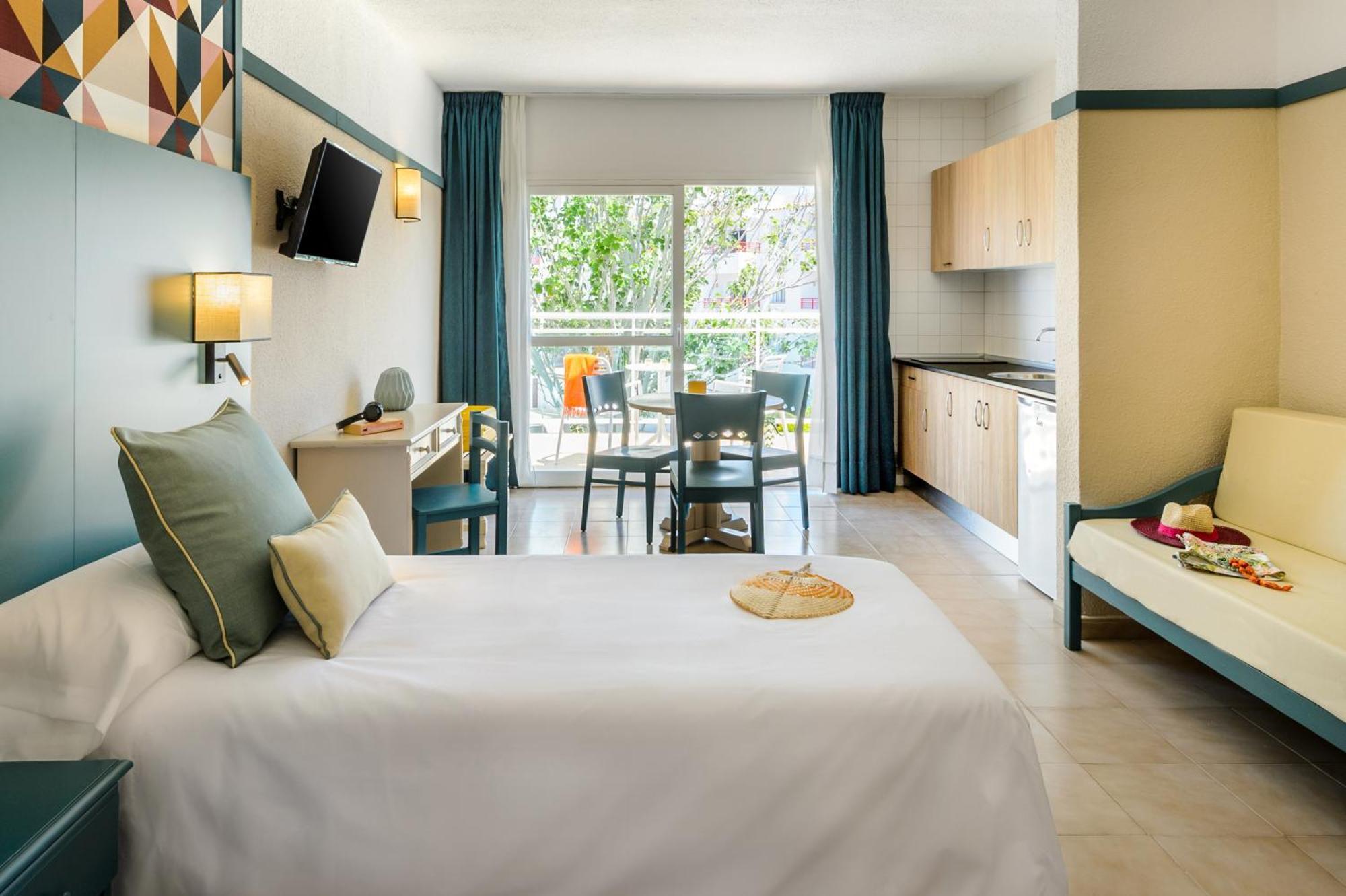 Aparthotel Vibra Club Maritim Сан-Антонио-Абад Экстерьер фото
