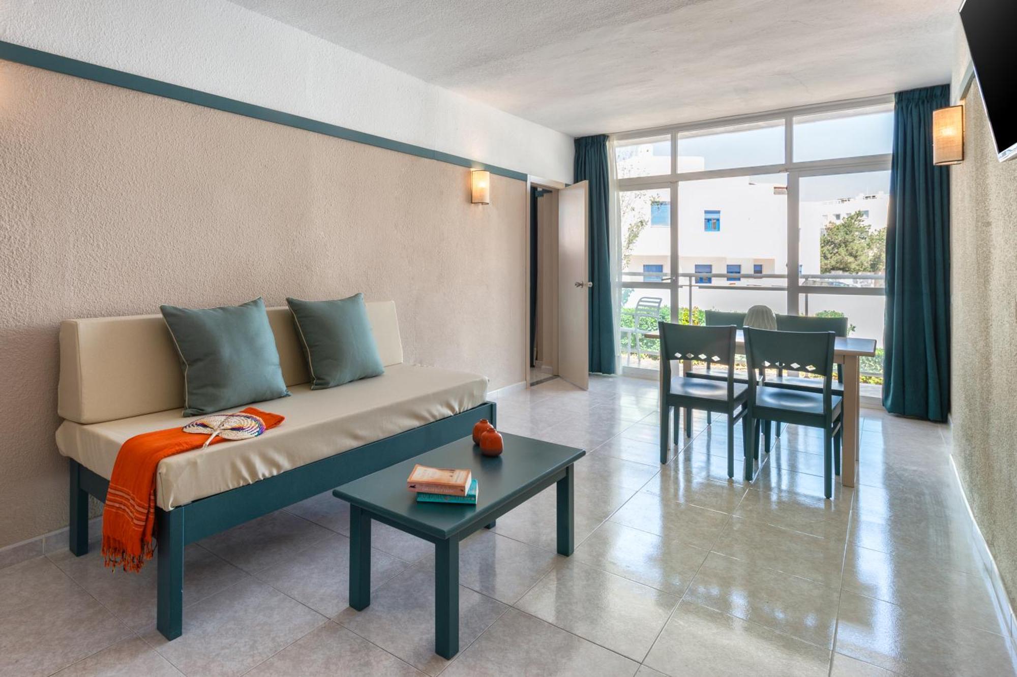 Aparthotel Vibra Club Maritim Сан-Антонио-Абад Экстерьер фото