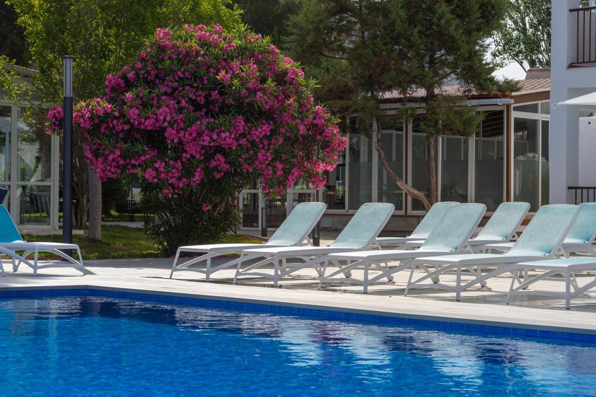 Aparthotel Vibra Club Maritim Сан-Антонио-Абад Экстерьер фото