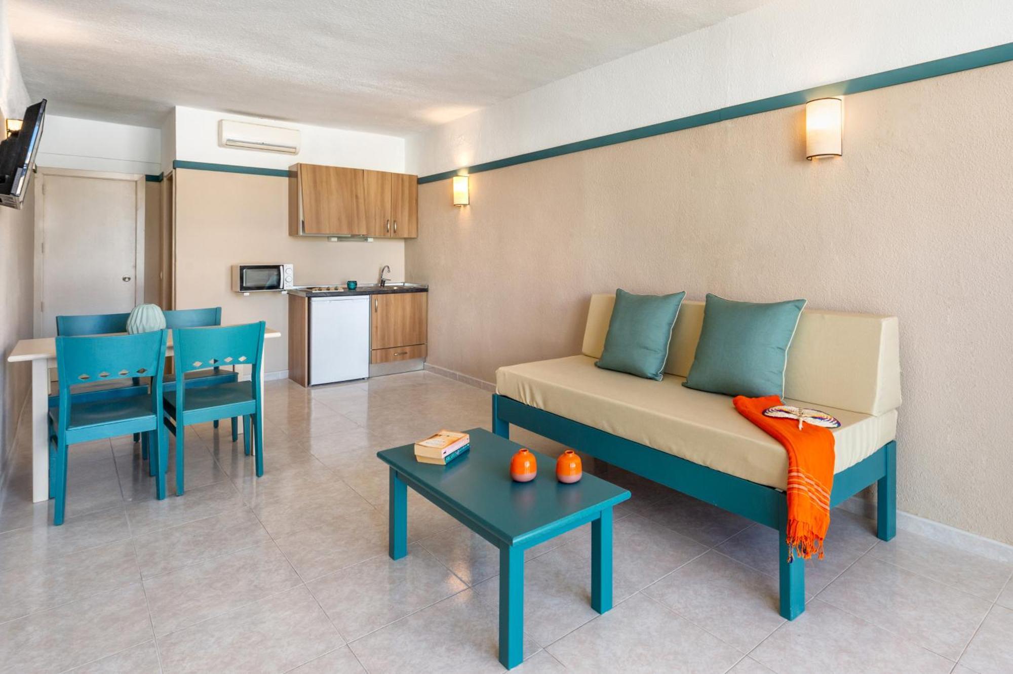 Aparthotel Vibra Club Maritim Сан-Антонио-Абад Экстерьер фото